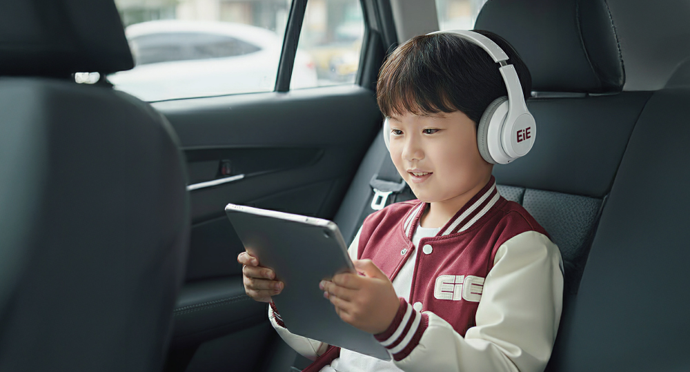 캐릭터와 함께 학습하는 화면